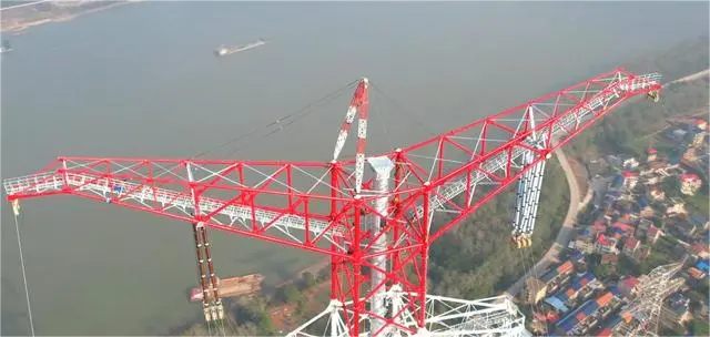 Transformation på tværs af Yangtze: Wuhan-Nanchang højspændingsledning stiger til nye højder