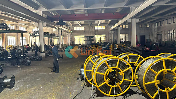 Ningbo Lingkai Electric Power Equipment Co., Ltd. sender højkvalitets stålreb til Malaysia for konduktører, der snor og trækker